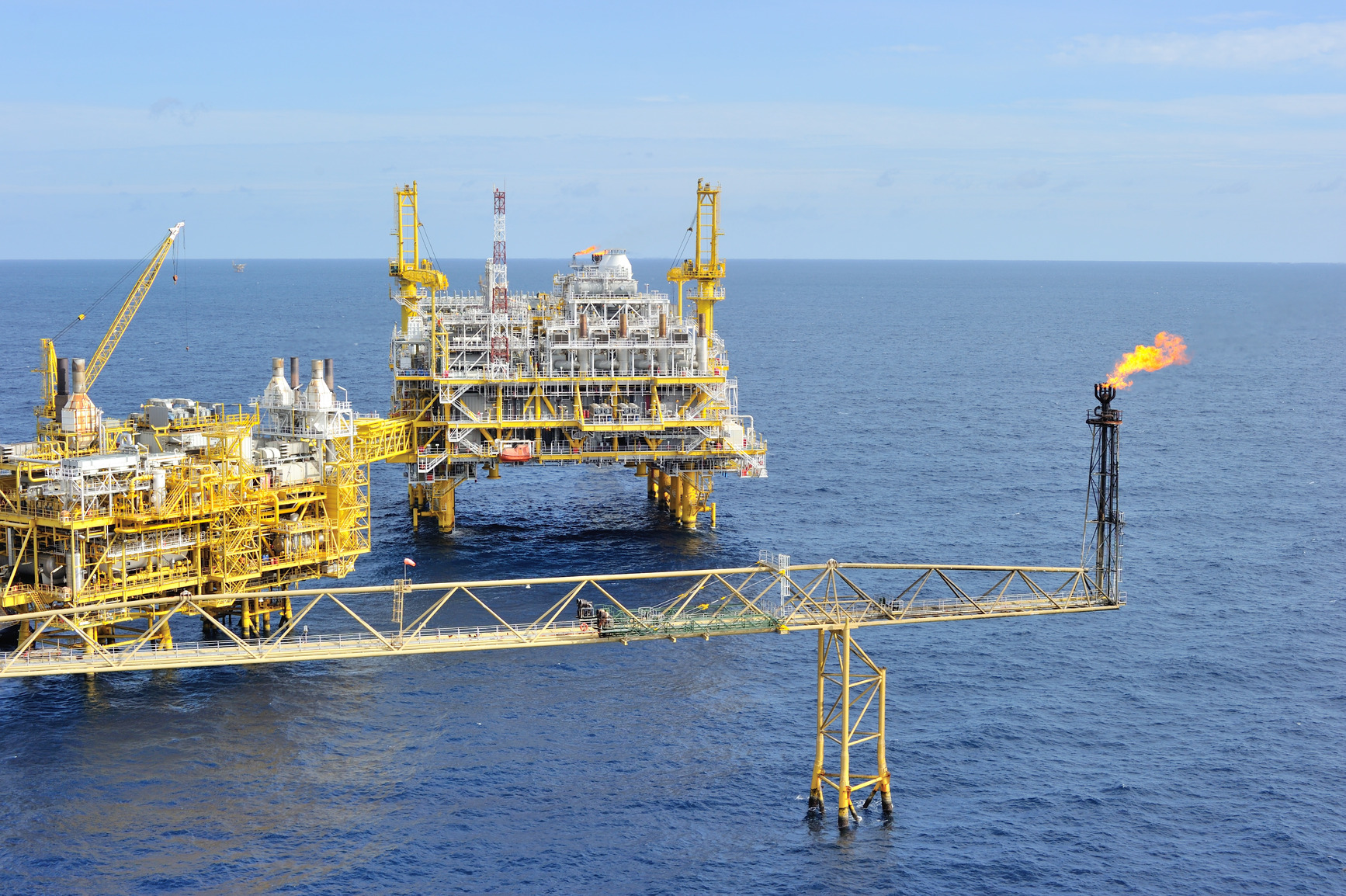 photodune-2920591-oil-and-gas-offshore-platform-m1